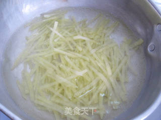 【凉拌香辣土豆丝】的做法步骤:2