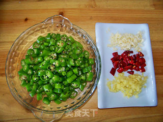 心蓝手制私房菜【小炒湖南腊肉】——在生活的苦难中涅槃的做法步骤:4