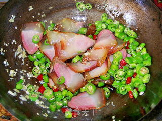 心蓝手制私房菜【小炒湖南腊肉】——在生活的苦难中涅槃的做法步骤:7