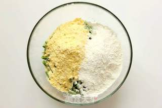 【夏日健脾私房菜】玉米面蒸豇豆的做法步骤:4