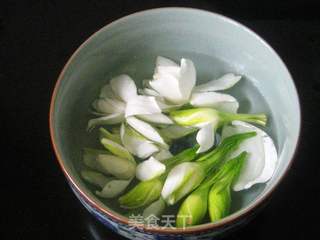 栀子花枸杞小米粥的做法步骤:3