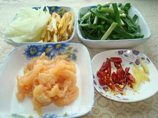 鸡肉炒黄面—新疆味道的做法步骤:2