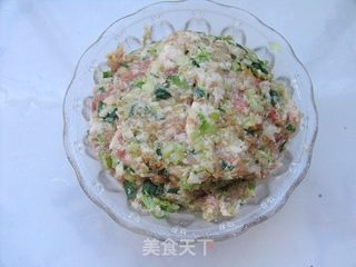 最香不过肉包子——葱香大肉小笼包的做法步骤:3