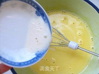 另类方法吃奶茶——奶茶蜜豆蛋糕卷的做法步骤：5