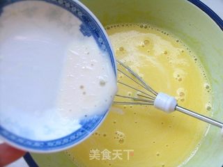 另类方法吃奶茶——奶茶蜜豆蛋糕卷的做法步骤:5