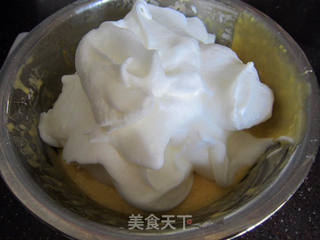 柠檬戚风蛋糕的做法步骤:10