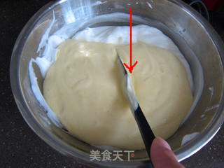柠檬戚风蛋糕的做法步骤:12
