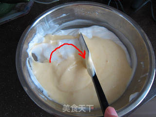 柠檬戚风蛋糕的做法步骤:14