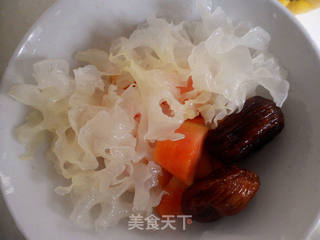 木瓜银耳蜜枣羹的做法步骤：3