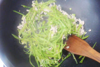 【美好的一天开始于一份健康早餐】荷兰豆肉丝饭+蜜桃牛奶汁的做法步骤:7