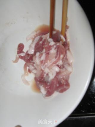 香菇肉丝饭，再搁上俩鸡蛋，鲜美啊的做法步骤：1
