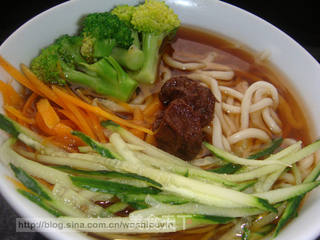 夏至凉面(西兰花胡萝卜丝黄瓜丝冷面)的做法步骤:6