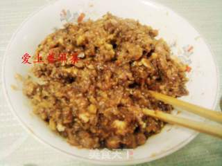 香菇鲜肉大包的做法步骤：2