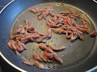 牛肉香菜炒乌冬的做法步骤:4