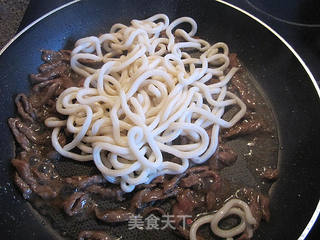 牛肉香菜炒乌冬的做法步骤:6