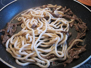 牛肉香菜炒乌冬的做法步骤:7