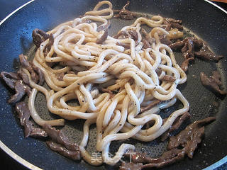 牛肉香菜炒乌冬的做法步骤:9