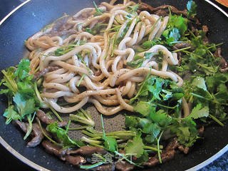 牛肉香菜炒乌冬的做法步骤:11
