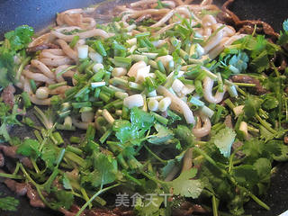 牛肉香菜炒乌冬的做法步骤:12