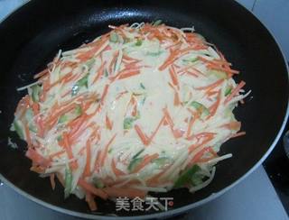 胡萝卜土豆丝鸡蛋煎饼的做法步骤:9