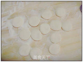 韭菜水饺 。的做法步骤：11