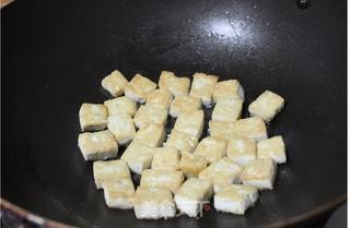 香煎老豆腐的做法步骤:3