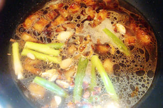 【下面条雨的那天】五花肉炸酱面的做法步骤:5