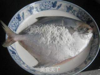 干烧鲳鱼的做法步骤:3
