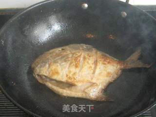 干烧鲳鱼的做法步骤:5