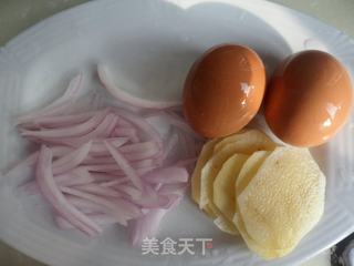 西班牙土豆煎蛋饼的做法步骤：1