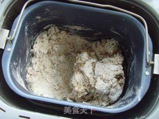 黑麦果干面包的做法步骤:2