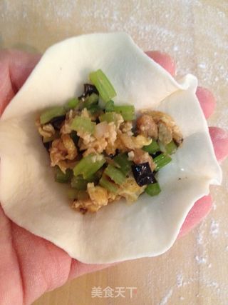 味噌海米芹菜包的做法步骤:7