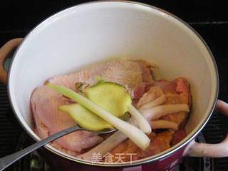 笋干炖母鸡的做法步骤:5