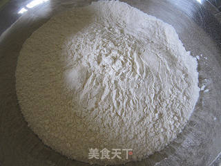 牛肉菠萝披萨的做法步骤:2