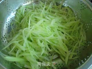 凉拌莴笋的做法步骤:4