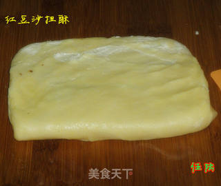 红豆沙扭酥的做法步骤:5