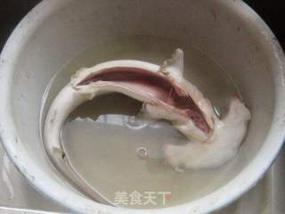 蒜烧小鲨鱼的做法步骤:3