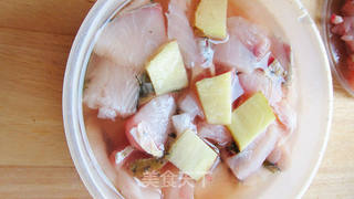 边角料也能做美味——{酸辣番茄鱼}的做法步骤:2