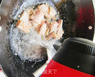 边角料也能做美味——{酸辣番茄鱼}的做法步骤:4