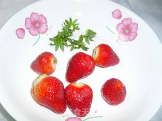 草莓雪人的做法步骤:2