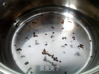 自制美味零食——麻辣花生的做法步骤:2