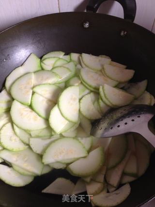 西葫芦鸡蛋水饺的做法步骤:6