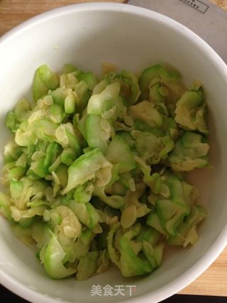 西葫芦鸡蛋水饺的做法步骤:7
