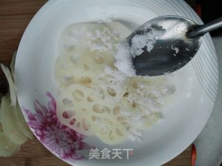 糖腌藕片的做法步骤:3