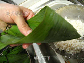 蛋黄肉粽----小吃主食两相宜的极品粽子的做法步骤:3