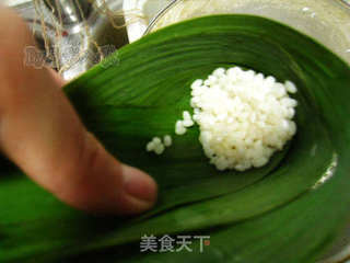 蛋黄肉粽----小吃主食两相宜的极品粽子的做法步骤:4