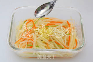 夏季爽口小凉菜——炝拌土豆丝的做法步骤:6