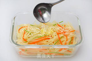 夏季爽口小凉菜——炝拌土豆丝的做法步骤：4