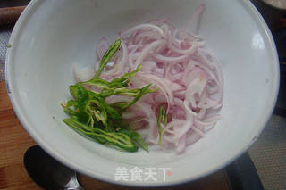 夏日火爆爽口菜-【洋葱木耳拌腐竹】(内附秘制料汁)的做法步骤:3