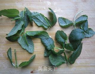 薄荷柠檬水的做法步骤:2